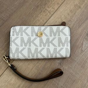 Michael Kors wallet/wristlet in great condition.